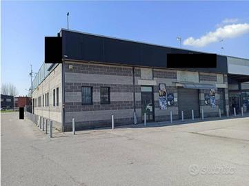 Immobile in asta di 720 m² con 1 locale a Merone