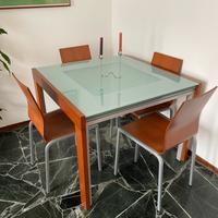 Tavolo da pranzo allungabile con sedie