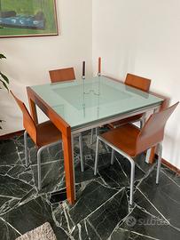 Tavolo da pranzo allungabile con sedie