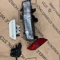 Alcuni ricambi x porta ant sx e altro jeep compass