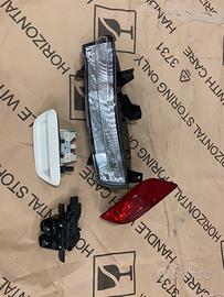 Alcuni ricambi x porta ant sx e altro jeep compass