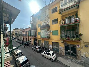 MONOLOCALE A NAPOLI
