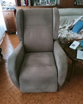 poltrona elettrica con alza piedi 