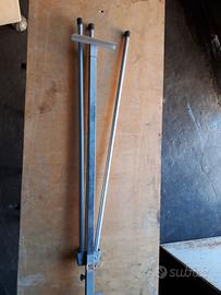 Cavalletto in metallo da pittore