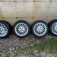 Cerchi in lega da 16” + pneumatici