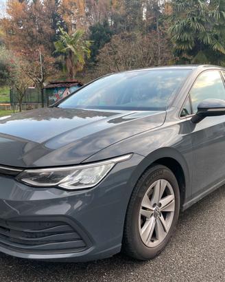 VW Golf 2.0 TDI Life 115CV anche Neopatentati