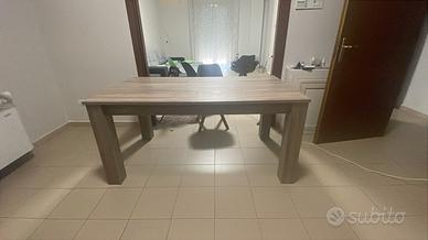 Tavolo e 4 sedie