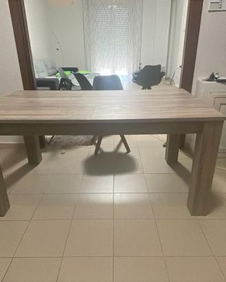Tavolo e 4 sedie