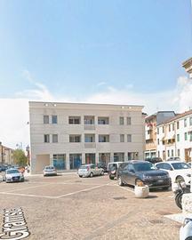 Box auto zona centralissima di Aviano