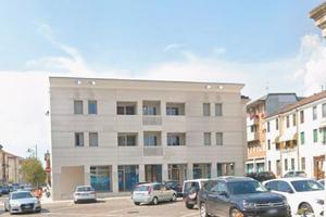 Box auto zona centralissima di Aviano