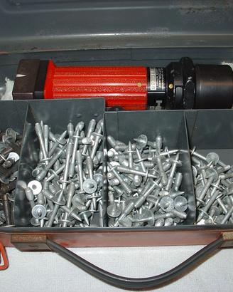 Spara Chiodi Manuale Hilti completo