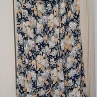 Gonna lunga con fantasia floreale.