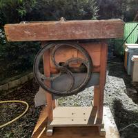 Antica sgranatrice per pannocchie 