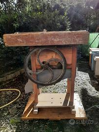 Antica sgranatrice per pannocchie 