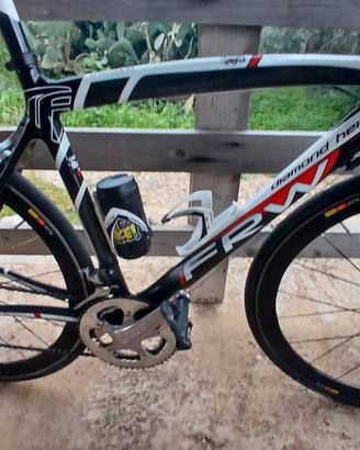 bici in carbonio 