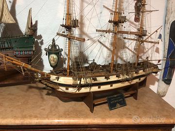 Veliero in legno Astrolabe marca Mantua Model