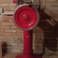 affettatrice Berkel completa di piedistallo