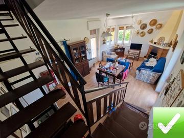 Villetta A Schiera Su Due Livelli 130 Mq + Corte