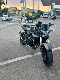 Suzuki GSR 750