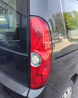 Fanale posteriore destro FIAT DOBLO del 2011