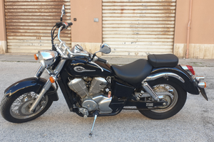 Moto Honda custom shadow 750