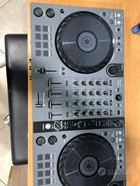 Controller DJ semi-pro con rekordbox e serato pro