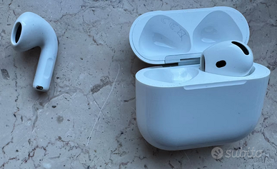 Airpods 4 con cancellazione del rumore in garanzia