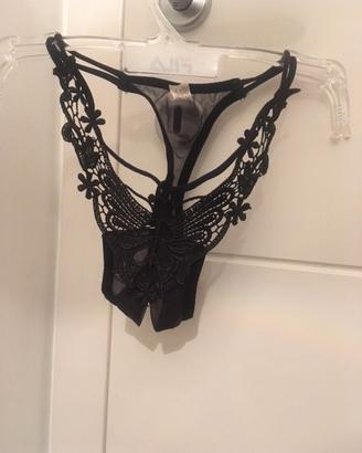 Mutandina sexy aperta, pizzo nero e voile