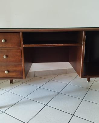 scrivania in legno
