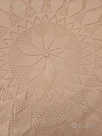 tovaglia rotonda all'uncinetto bianca 