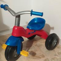 triciclo bicicletta 