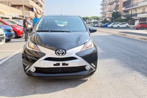 Toyota Aygo 1.0 VVT-i 69 CV 5 porte x-PLAY LED CAR