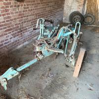 Aratro fuori solco per cingolo