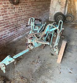 Aratro fuori solco per cingolo