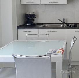 tavolo in vetro estensibile