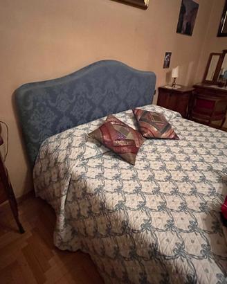Letto matrimoniale con testata imbottita e rete ri