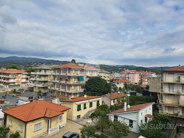 3 LOCALI A DIANO MARINA