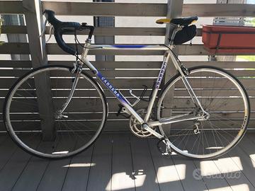 LEGGERE Bici da corsa Carrera