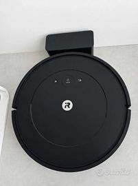 Robot aspirapolvere e lavapavimenti
