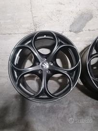Cerchi 8,5 e 10 da 19 in lega Giulia Alfa Romeo QV