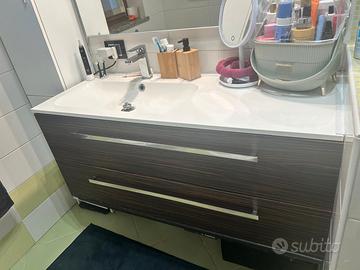 Mobile lavabo grande e spazioso – ottime condizi