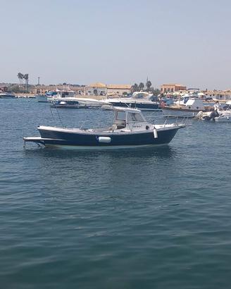 Calafuria 7, natante cabinato