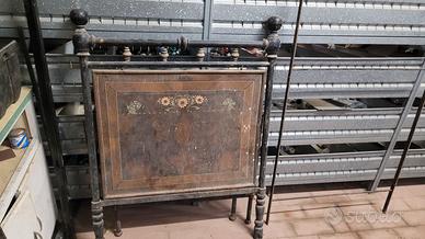 Letto antico in ferro battuto