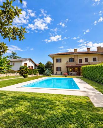 Spinea villetta di testa con ampio giardino privat