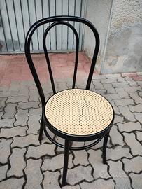 sedia in metallo ispirato al design Thonet