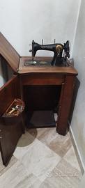 Macchina da cucire vintage NECCHI
