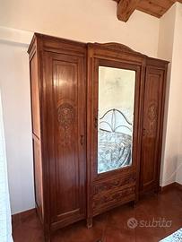 Armadio Vintage Anni '40 in Ciliegio Intagliato