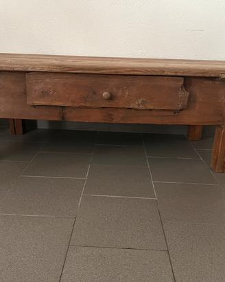 Tavolo antico in legno chiaro