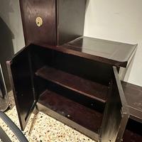 Mobile contenitore marrone scuro