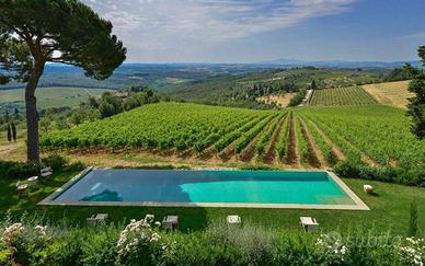 Villa di 800 m² con più di 5 locali a Castelnuovo 